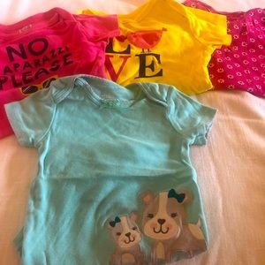 🛑SOLD🛑 Set of 4, 6-12 month Onesies